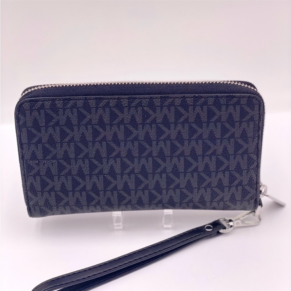 Michael Kors Jet Set Travel Large
Flat Zip MF Phone Case Wristlet
Wallet - Picture 3 of 11